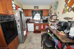 300 Kennedy Dr, Linden, NJ 07036 - Photo 15