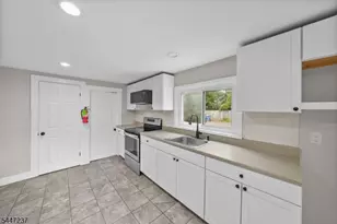 117 Mountain View Rd, Hillsborough Township, NJ 08844 - Photo 9