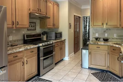 39 Briar Ln, Raritan Township, NJ 08822 - Photo 7