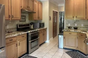 39 Briar Ln, Raritan Township, NJ 08822 - Photo 7