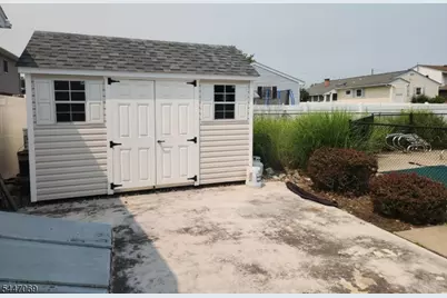 112 Brentwood Rd, Raritan, NJ 08869 - Photo 17