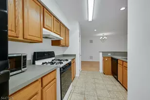 189 Forest Ave, Paramus, NJ 07652 - Photo 7