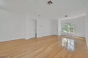 189 Forest Ave, Paramus, NJ 07652 - Photo 9