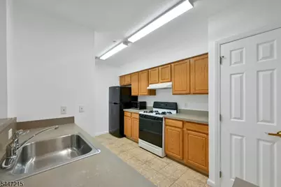 189 Forest Ave #213, Paramus, NJ 07652 - Photo 5