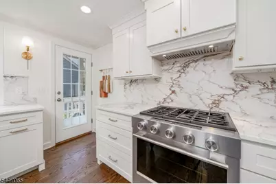 21 Duchamp Pl, Chatham, NJ 07928 - Photo 9