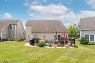 26 Bluffs Ct, Hamburg, NJ 07419 - Photo 3