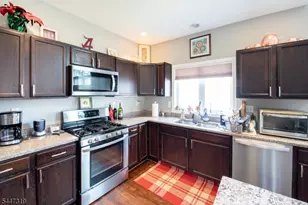 26 Bluffs Ct, Hamburg, NJ 07419 - Photo 9