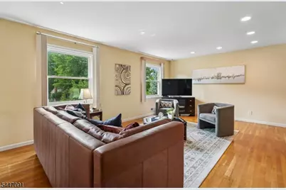 4 Elkin Dr, Livingston Twp., NJ 07039 - Photo 5