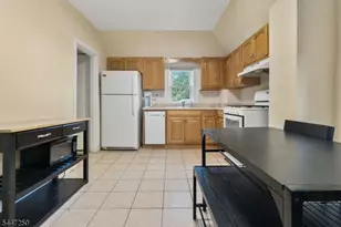 12 Dey St, Montclair, NJ 07042 - Photo 9