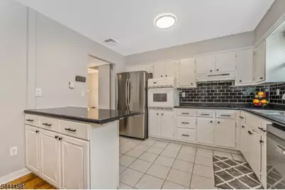 2 Vivian Plz, Andover Township, NJ 07860 - Photo 9