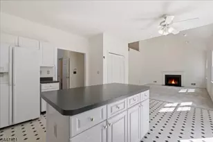 151 Brandon Ct, Branchburg Township, NJ 08853 - Photo 9