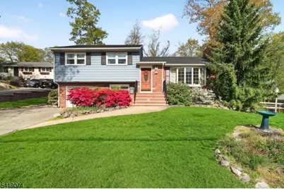 18 Hillcrest Dr, Bloomingdale, NJ 07403 - Photo 1