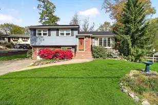 18 Hillcrest Dr, Bloomingdale, NJ 07403 - Photo 1