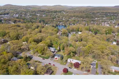 18 Hillcrest Dr, Bloomingdale, NJ 07403 - Photo 31