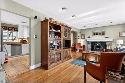 18 Hillcrest Dr, Bloomingdale, NJ 07403 - Photo 3