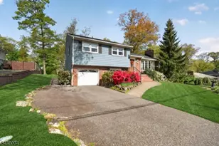 18 Hillcrest Dr, Bloomingdale, NJ 07403 - Photo 27