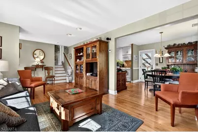 18 Hillcrest Dr, Bloomingdale, NJ 07403 - Photo 9