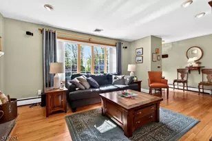18 Hillcrest Dr, Bloomingdale, NJ 07403 - Photo 9