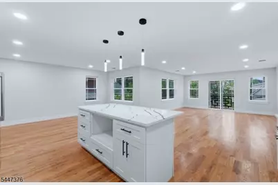 219 S Burnett St, East Orange, NJ 07018 - Photo 9