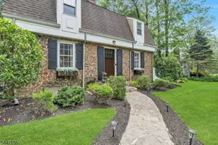 2640 Crest Ln, Scotch Plains Township, NJ 07076 - Photo 3