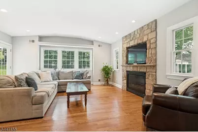 2640 Crest Ln, Scotch Plains Township, NJ 07076 - Photo 13