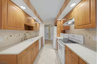 20 Foxwood Dr, Morris Plains, NJ 07950 - Photo 5