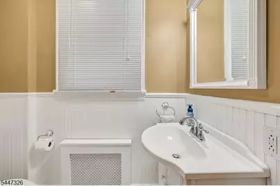 1 Buena Vista Ave, Hawthorne, NJ 07506 - Photo 15