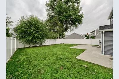 1915 Crescent Pkwy, Linden, NJ 07036 - Photo 7
