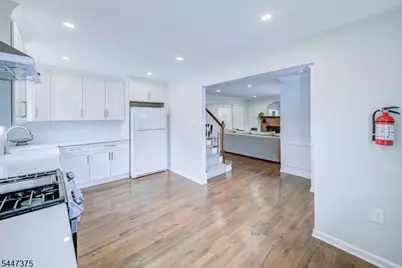 1915 Crescent Pkwy, Linden, NJ 07036 - Photo 11