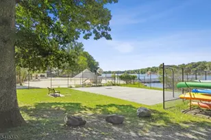 25 Lake Dr W, Wayne, NJ 07470 - Photo 43
