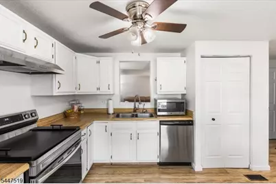 108 Constitution Way, Franklin, NJ 07416 - Photo 5