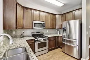 506 Waterview Ct, Hanover Township, NJ 07927 - Photo 3