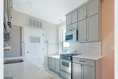 54-60 McWhorter St #307, Newark, NJ 07105 - Photo 5