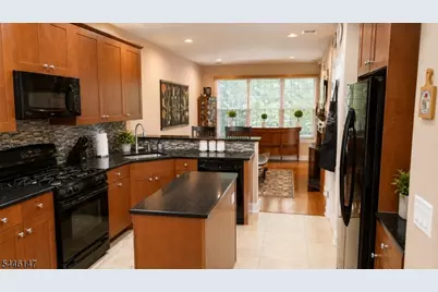 28 Camlet Ct, Roseland, NJ 07068 - Photo 5