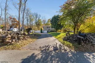 36 MacKenzie Rd, Hampton Boro, NJ 08827 - Photo 3