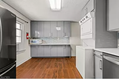 22 Meeker Pl, Millburn, NJ 07041 - Photo 3