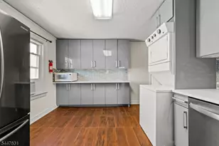 22 Meeker Pl, Millburn, NJ 07041 - Photo 3