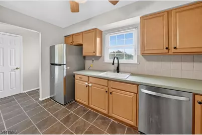 301 Windsor Ct, Hillsborough Township, NJ 08844 - Photo 7