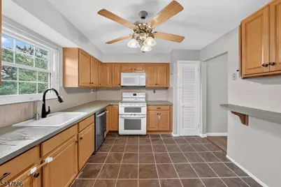 301 Windsor Ct, Hillsborough Township, NJ 08844 - Photo 9