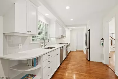75 Club Dr, New Providence, NJ 07901 - Photo 9