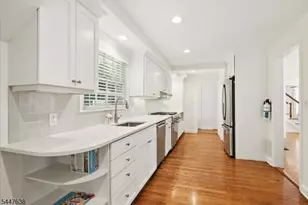 75 Club Dr, New Providence, NJ 07901 - Photo 9