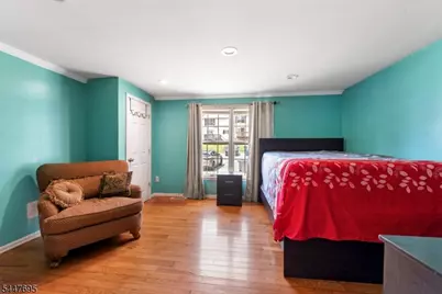 4 Dandridge Dr, Newark, NJ 07108 - Photo 5