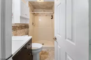 4 Dandridge Dr, Newark, NJ 07108 - Photo 9