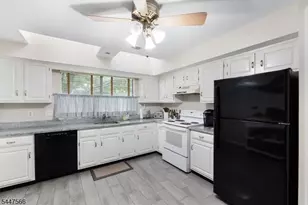 47 Encampment Dr, Bedminster Township, NJ 07921 - Photo 7