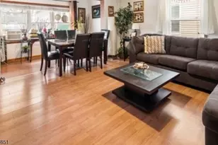 526 Jackson Ave, Elizabeth, NJ 07201 - Photo 3