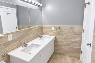 572 S 11th St, Newark, NJ 07103 - Photo 5