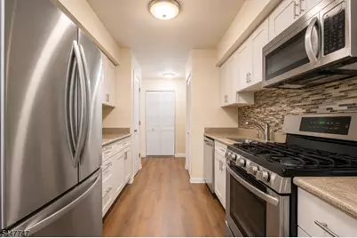 201 Edison Glen Ter, Edison, NJ 08837 - Photo 7
