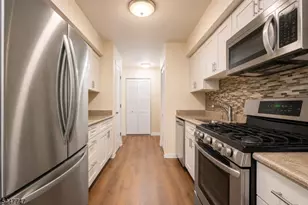 201 Edison Glen Terrace, Edison, NJ 08837 - Photo 7