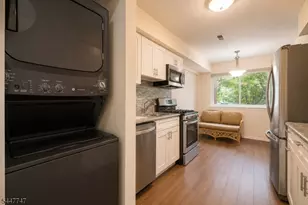 201 Edison Glen Terrace, Edison, NJ 08837 - Photo 9