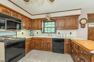 21 Bates Dr, Fairfield, NJ 07004 - Photo 9